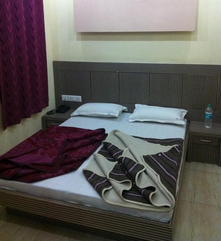S B Hotel New Delhi