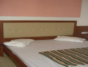 S B Hotel *
